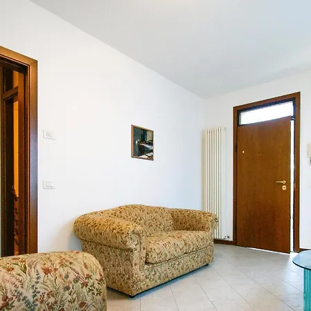 Apartment Nice In W/ 2 Bedrooms