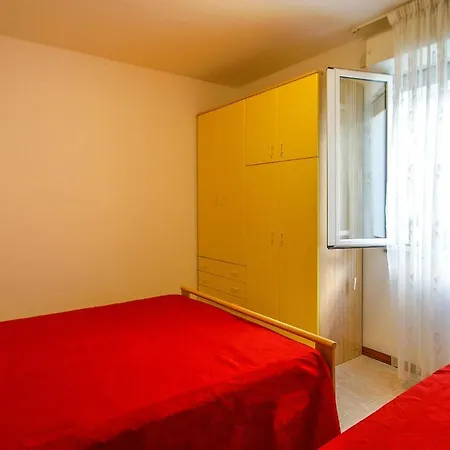 Nice In W/ 2 Bedrooms Apartment *
